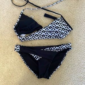 YMI Women’s Bikini, Great Condition! Size Large